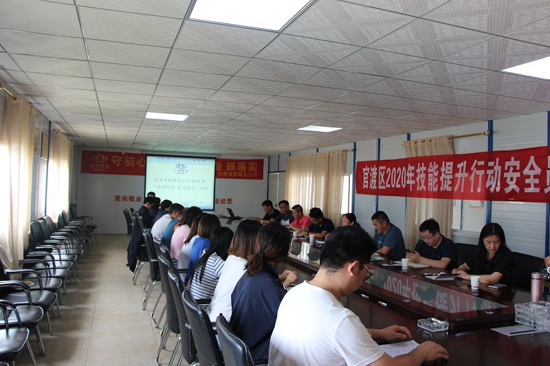 会议室座谈.JPG