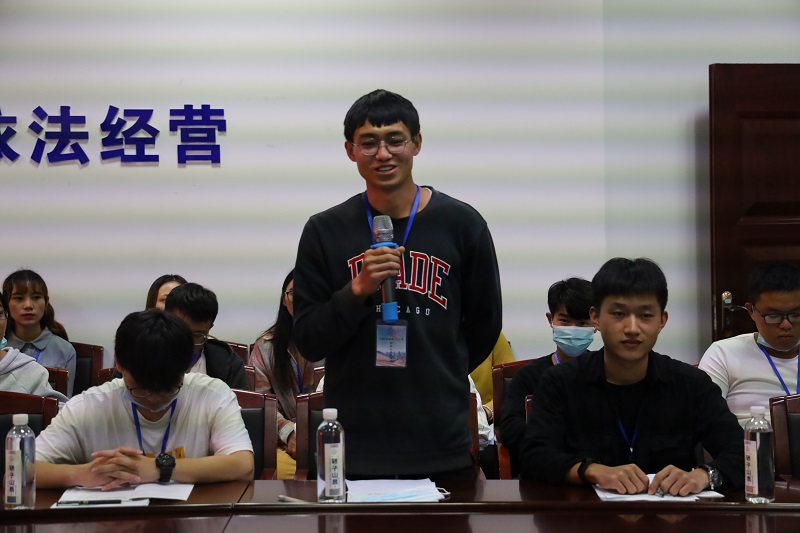 职工发言2.JPG