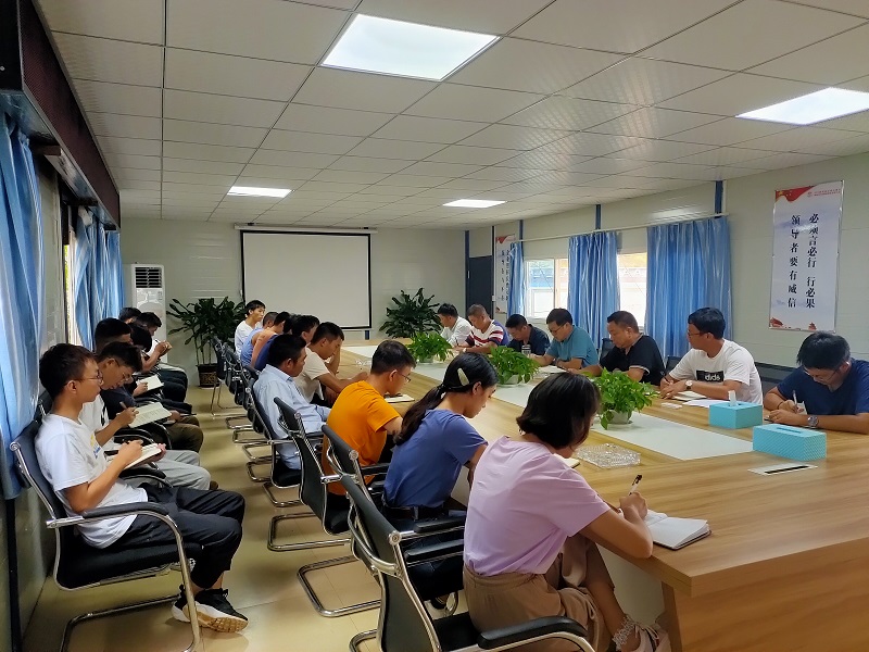 座谈会.jpg